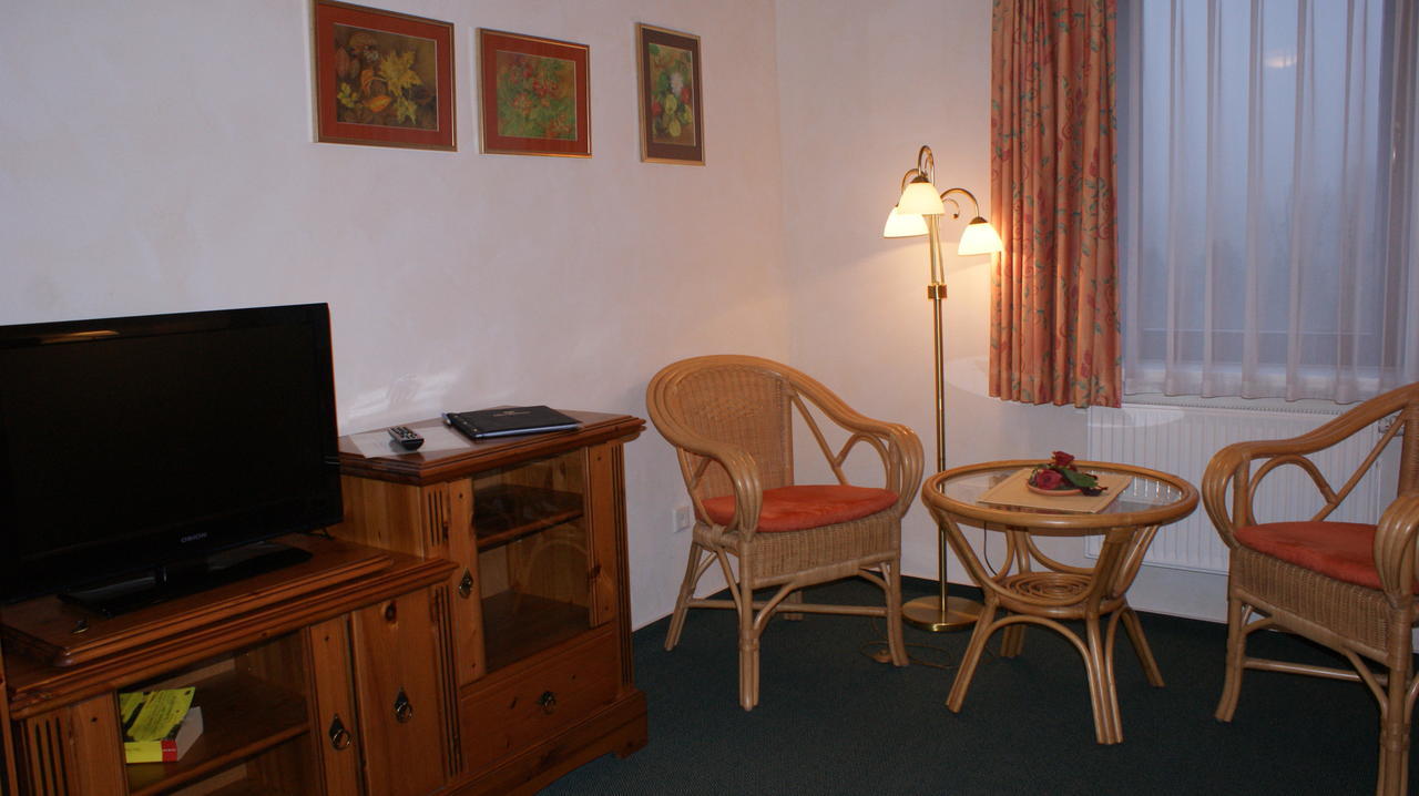 Landhotel Loenskrug Hellental Ruang foto