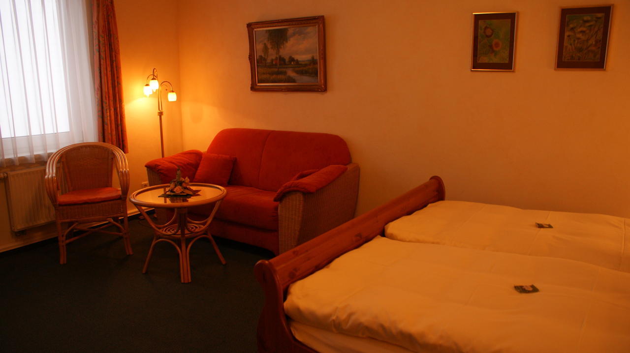 Landhotel Loenskrug Hellental Ruang foto