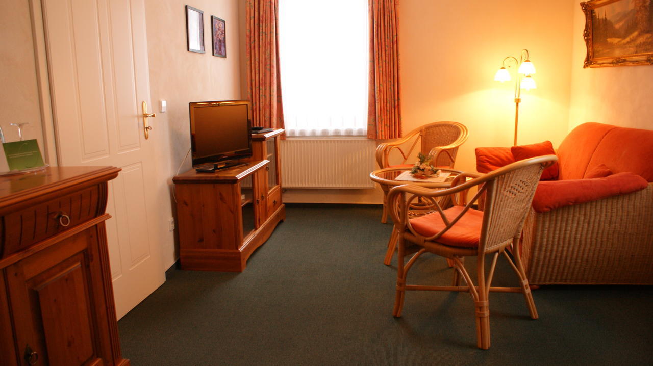 Landhotel Loenskrug Hellental Ruang foto