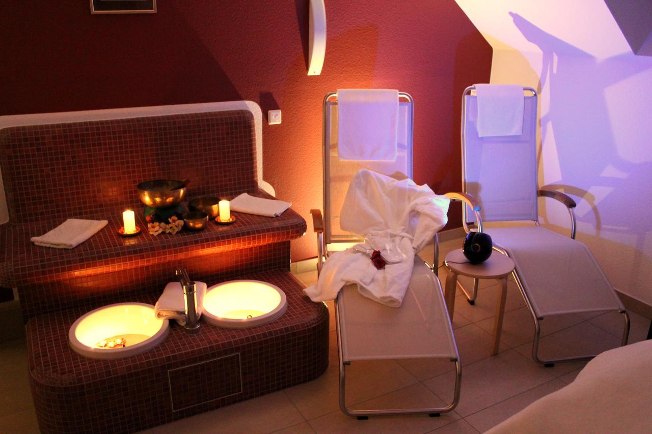 Landhotel Loenskrug Hellental Bagian luar foto